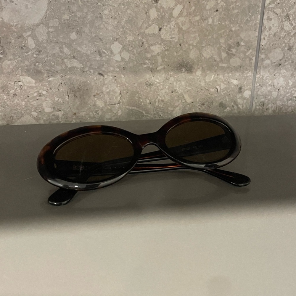 BCBG vintage small oval thick frame tortoise shell sunglasses